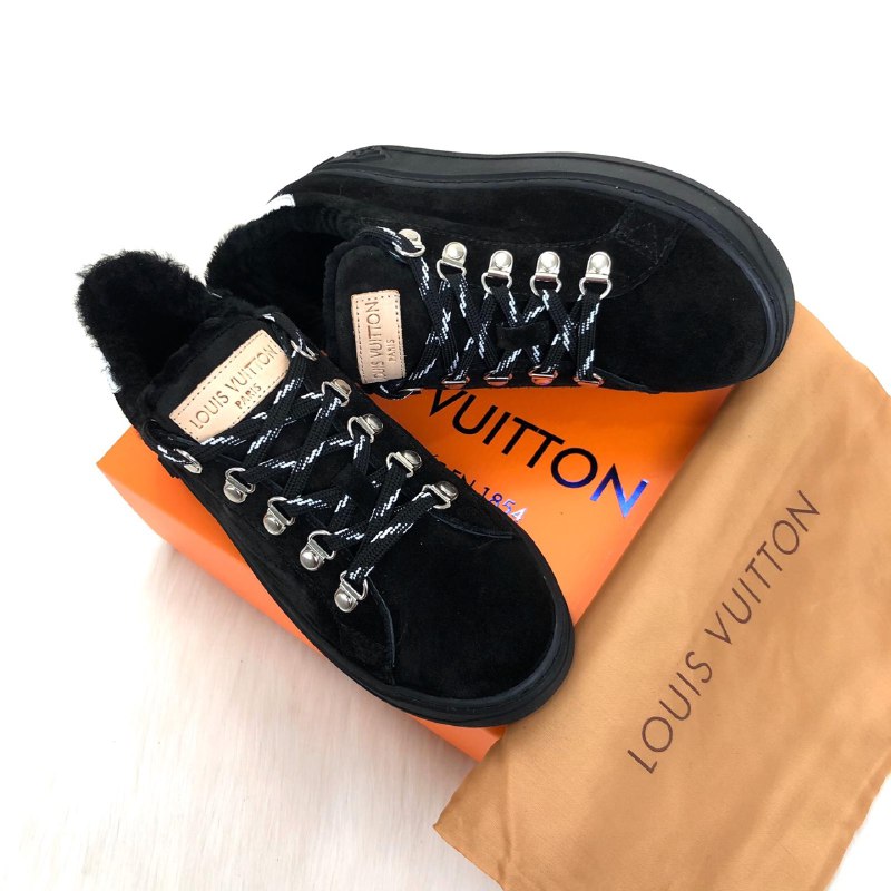 Louis Vuitton Time Out Sneaker 